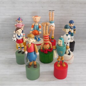 Ancien Jouet Articulé En Bois – Gymnaste à La Barre – Figurine Miniature – Collection Vitrine