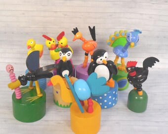 Marionnette oiseau - jouet de traction - bois de wakouwa - pompes fantaisie - canard roadrunner pingouin flamant rose poussin coq