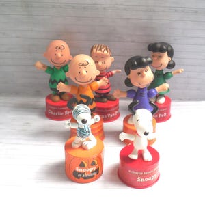 Jul Halloween-figurer - Snoopy - Peanuts - Charlie Brown - Lucy Van Pelt - Linus - Armhävningsleksak - Wakouwa - Plastleksak