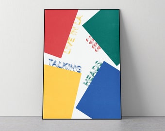 Może przedstawiać: Plakat z geometrycznym wzorem, na którym znajdują się cztery kolorowe kwadraty. Kwadraty są czerwone, żółte, niebieskie i zielone. Tekst "Talking Heads Live in LA 1983" jest napisany na kwadratach białym kolorem.