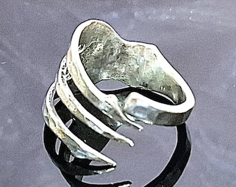 Anillo de tenedor. Bañado en plata. Talla X.