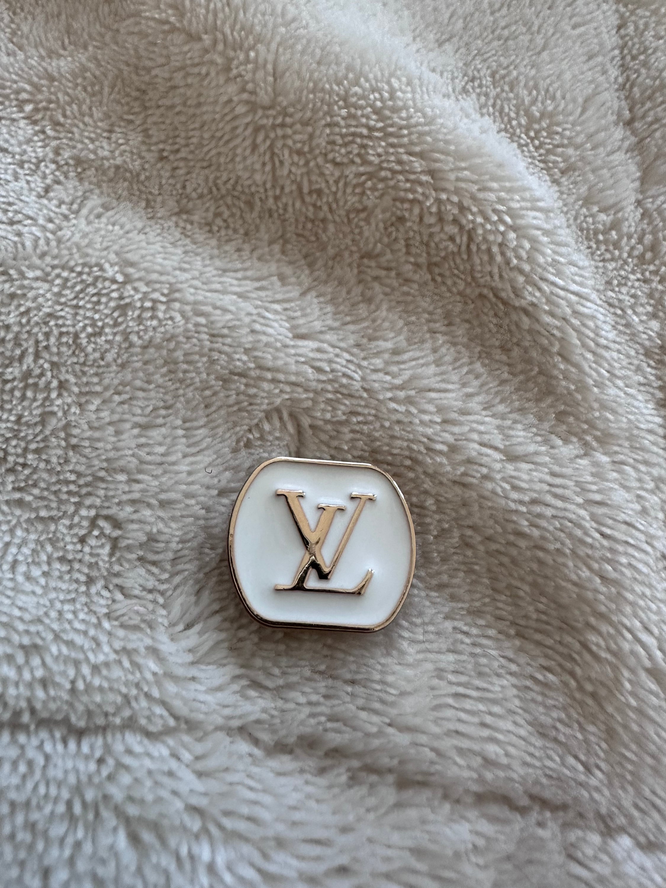 louis vuitton wallet button replacement