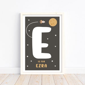 Impresión de letra inicial del espacio exterior / Cartel de nombre de bebé personalizado / Arte de pared Boho celestial / Decoración de guardería temática espacial / DESCARGA DIGITAL
