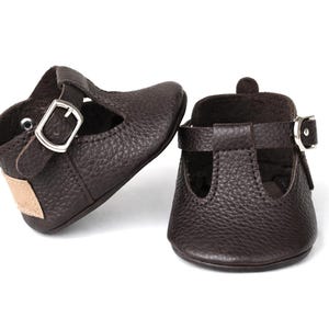 Handmade Dark Brown Leather Baby T-Strap Shoes, Koyu Kahverengi Deri Bebek T-Strap Ayakkabı, Zapatos de bebé cuero marrón, Dunkelbraune Baby-Lederschuhe, Chaussures bébé cuir marron, Scarpine neonato pelle marrone, Bruine leren babyschoentjes, 深棕色真皮婴儿鞋, ダークブラウン レザー ベビーシューズ, डार्क ब्राउन लेदर बेबी जूते, حذاء طفل جلدي بني داكن, Sapatinho de couro marrom, 다크 브라운 가죽 아기 신발