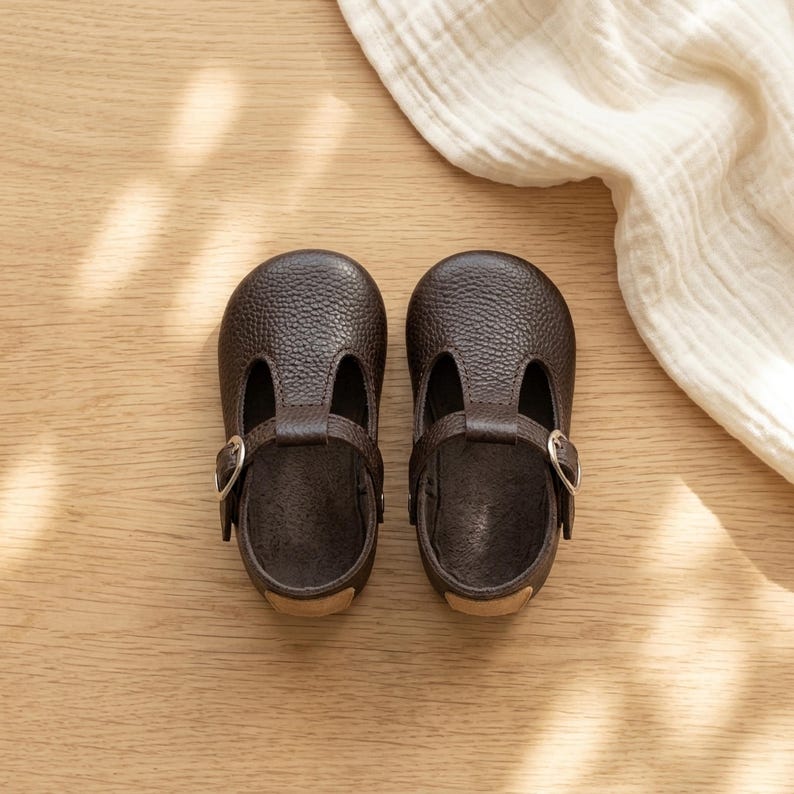 Handmade Dark Brown Leather Baby T-Strap Shoes, Koyu Kahverengi Deri Bebek T-Strap Ayakkabı, Zapatos de bebé cuero marrón, Dunkelbraune Baby-Lederschuhe, Chaussures bébé cuir marron, Scarpine neonato pelle marrone, Bruine leren babyschoentjes, 深棕色真皮婴儿鞋, ダークブラウン レザー ベビーシューズ, डार्क ब्राउन लेदर बेबी जूते, حذاء طفل جلدي بني داكن, Sapatinho de couro marrom, 다크 브라운 가죽 아기 신발