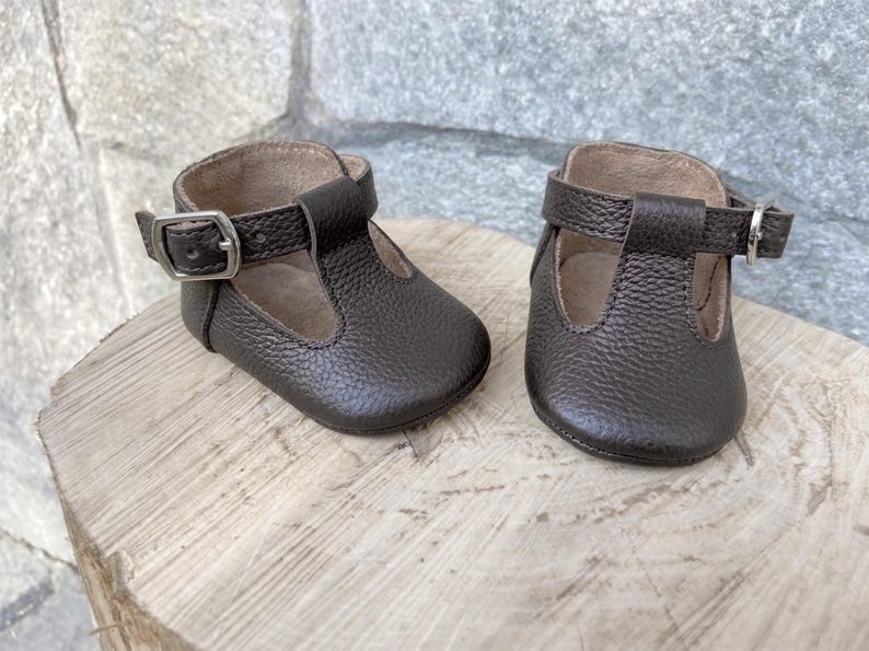 Handmade Dark Brown Leather Baby T-Strap Shoes, Koyu Kahverengi Deri Bebek T-Strap Ayakkabı, Zapatos de bebé cuero marrón, Dunkelbraune Baby-Lederschuhe, Chaussures bébé cuir marron, Scarpine neonato pelle marrone, Bruine leren babyschoentjes, 深棕色真皮婴儿鞋, ダークブラウン レザー ベビーシューズ, डार्क ब्राउन लेदर बेबी जूते, حذاء طفل جلدي بني داكن, Sapatinho de couro marrom, 다크 브라운 가죽 아기 신발