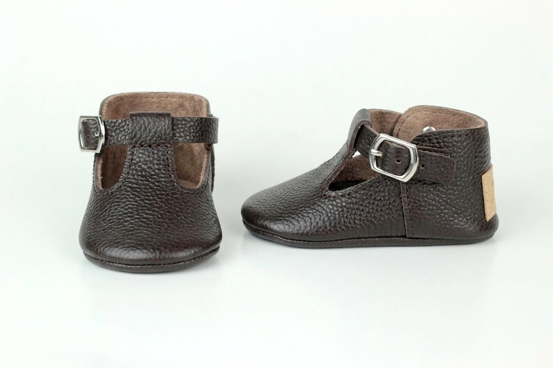 Handmade Dark Brown Leather Baby T-Strap Shoes, Koyu Kahverengi Deri Bebek T-Strap Ayakkabı, Zapatos de bebé cuero marrón, Dunkelbraune Baby-Lederschuhe, Chaussures bébé cuir marron, Scarpine neonato pelle marrone, Bruine leren babyschoentjes, 深棕色真皮婴儿鞋, ダークブラウン レザー ベビーシューズ, डार्क ब्राउन लेदर बेबी जूते, حذاء طفل جلدي بني داكن, Sapatinho de couro marrom, 다크 브라운 가죽 아기 신발