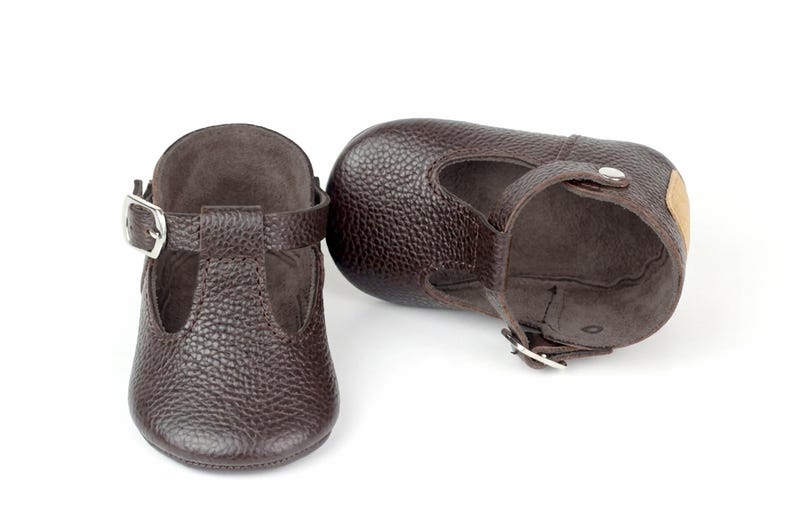Handmade Dark Brown Leather Baby T-Strap Shoes, Koyu Kahverengi Deri Bebek T-Strap Ayakkabı, Zapatos de bebé cuero marrón, Dunkelbraune Baby-Lederschuhe, Chaussures bébé cuir marron, Scarpine neonato pelle marrone, Bruine leren babyschoentjes, 深棕色真皮婴儿鞋, ダークブラウン レザー ベビーシューズ, डार्क ब्राउन लेदर बेबी जूते, حذاء طفل جلدي بني داكن, Sapatinho de couro marrom, 다크 브라운 가죽 아기 신발