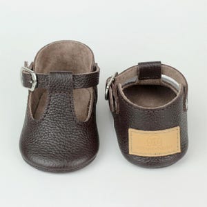 Handmade Dark Brown Leather Baby T-Strap Shoes, Koyu Kahverengi Deri Bebek T-Strap Ayakkabı, Zapatos de bebé cuero marrón, Dunkelbraune Baby-Lederschuhe, Chaussures bébé cuir marron, Scarpine neonato pelle marrone, Bruine leren babyschoentjes, 深棕色真皮婴儿鞋, ダークブラウン レザー ベビーシューズ, डार्क ब्राउन लेदर बेबी जूते, حذاء طفل جلدي بني داكن, Sapatinho de couro marrom, 다크 브라운 가죽 아기 신발