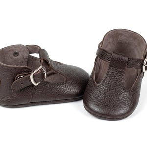 Handmade Dark Brown Leather Baby T-Strap Shoes, Koyu Kahverengi Deri Bebek T-Strap Ayakkabı, Zapatos de bebé cuero marrón, Dunkelbraune Baby-Lederschuhe, Chaussures bébé cuir marron, Scarpine neonato pelle marrone, Bruine leren babyschoentjes, 深棕色真皮婴儿鞋, ダークブラウン レザー ベビーシューズ, डार्क ब्राउन लेदर बेबी जूते, حذاء طفل جلدي بني داكن, Sapatinho de couro marrom, 다크 브라운 가죽 아기 신발