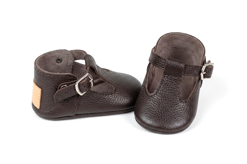 Handmade Dark Brown Leather Baby T-Strap Shoes, Koyu Kahverengi Deri Bebek T-Strap Ayakkabı, Zapatos de bebé cuero marrón, Dunkelbraune Baby-Lederschuhe, Chaussures bébé cuir marron, Scarpine neonato pelle marrone, Bruine leren babyschoentjes, 深棕色真皮婴儿鞋, ダークブラウン レザー ベビーシューズ, डार्क ब्राउन लेदर बेबी जूते, حذاء طفل جلدي بني داكن, Sapatinho de couro marrom, 다크 브라운 가죽 아기 신발