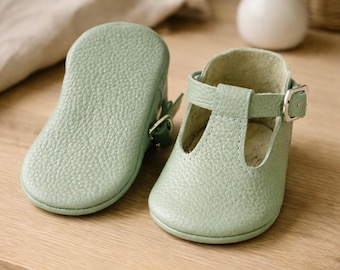 Baby Leather Shoes Soft Sole Baby First Walking Moccasins Green Shoes Boys Girls Slippers Ankle Buckle Crib Shoes Infant Toddlers Newborn