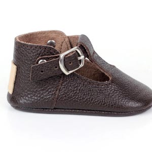 Handmade Dark Brown Leather Baby T-Strap Shoes, Koyu Kahverengi Deri Bebek T-Strap Ayakkabı, Zapatos de bebé cuero marrón, Dunkelbraune Baby-Lederschuhe, Chaussures bébé cuir marron, Scarpine neonato pelle marrone, Bruine leren babyschoentjes, 深棕色真皮婴儿鞋, ダークブラウン レザー ベビーシューズ, डार्क ब्राउन लेदर बेबी जूते, حذاء طفل جلدي بني داكن, Sapatinho de couro marrom, 다크 브라운 가죽 아기 신발