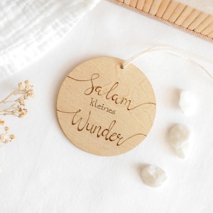 Placa de madeira do mundo Salam | Salam pequeno milagre | Mundo Salam | Presente de nascimento