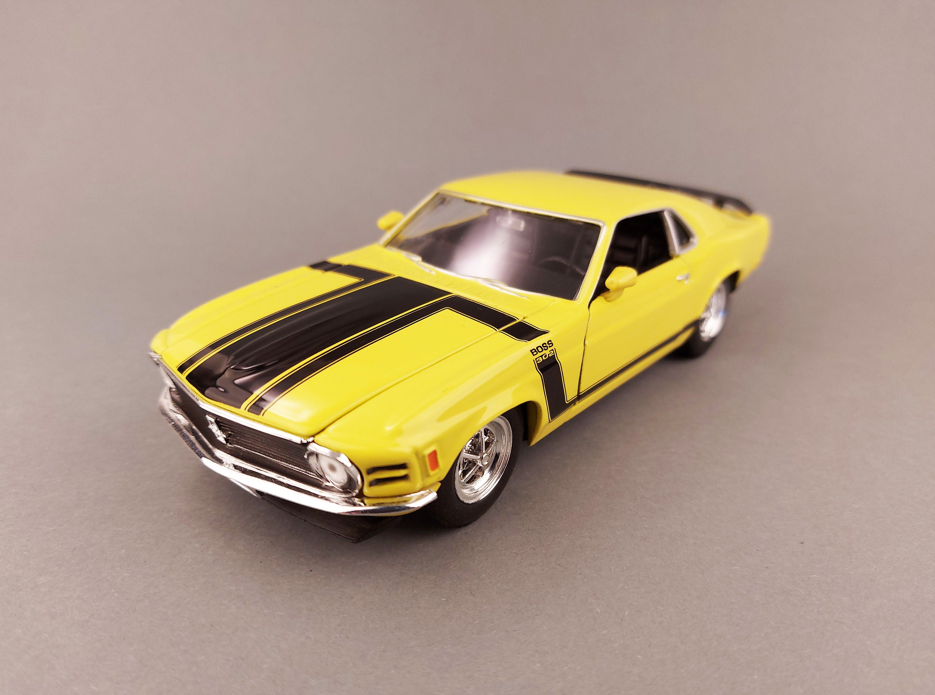 Ford Mustang Boss 302 1970 Welly 1:24 Diecast / DISCOUNTED