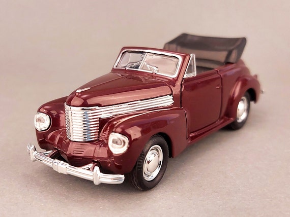 Opel Kapitan 1938 Welly 1:32 Diecast / Wooden Base and an Engraved
