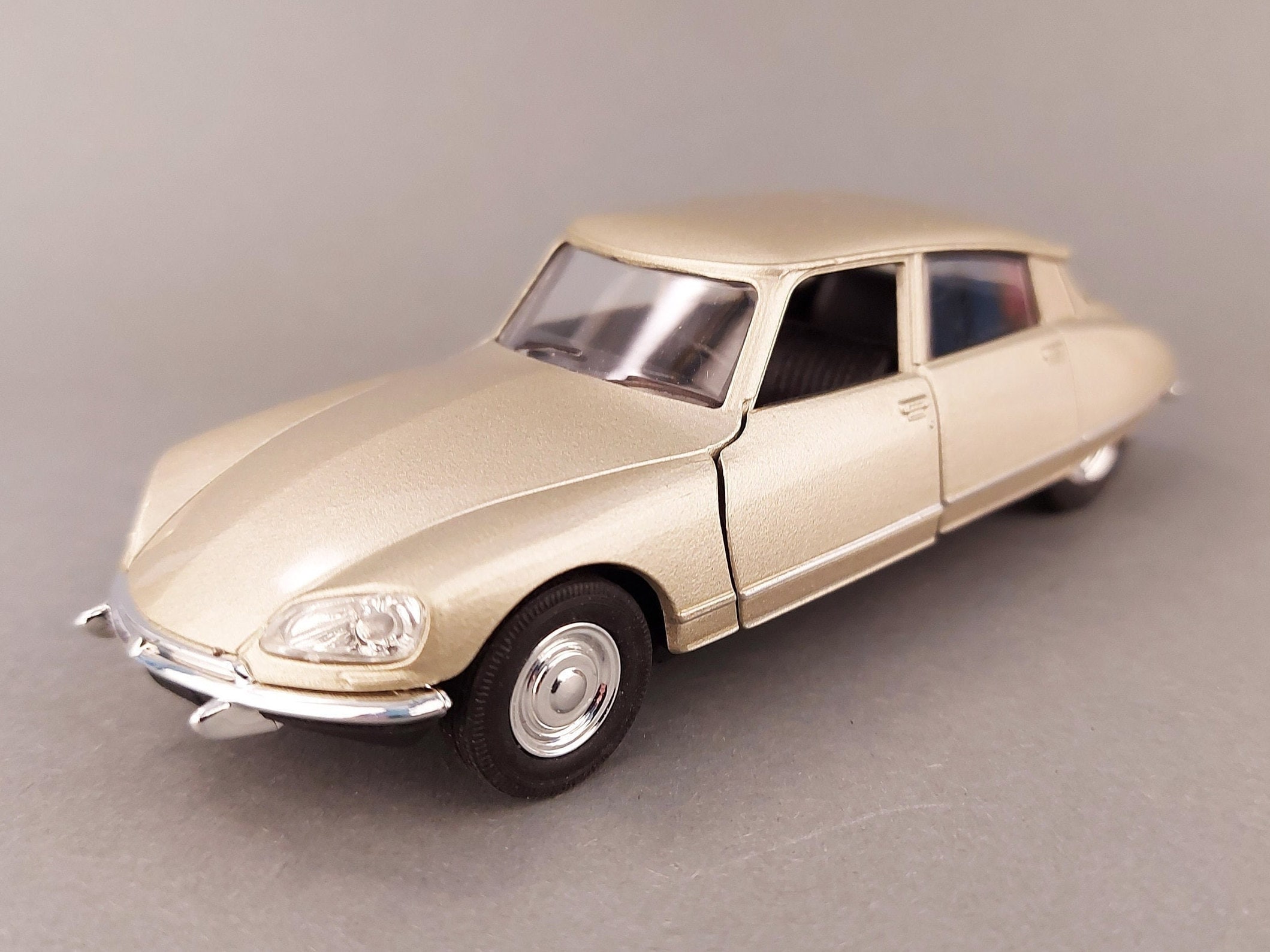 Voiture Miniature 1/43 Citroën DS 19 Pallas 1965