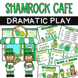 以下が含まれることがあります： シャムロックカフェのドラマチックプレイセットのカラフルなイラスト。カフェの店構え、レプラコーンのキャラクター、そして「Open」、「Treats」、「Shakes」などのテキストが書かれた看板が特徴です。カフェは緑と白のアクセントがあります。