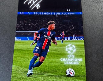 Poster Photo Désir Doué – Impression Signée, Monture Cadeau Fan PSG, Saison 2024-2025