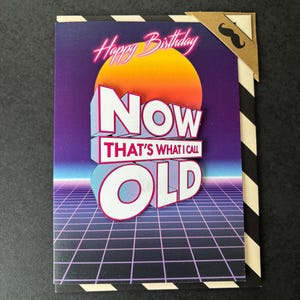 C'est ce que j'appelle une ANCIENNE carte d'anniversaire | Salutation drôle de style rétro des années 80 | Carte vierge premium avec enveloppe | Carte humoristique pour lui