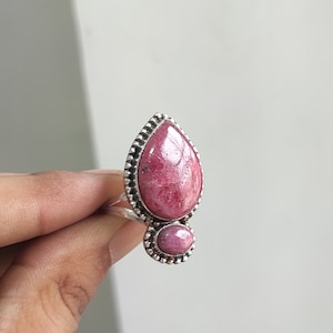 Anello in argento sterling 925 con rodonite fatto a mano: dichiarazione boho con due pietre