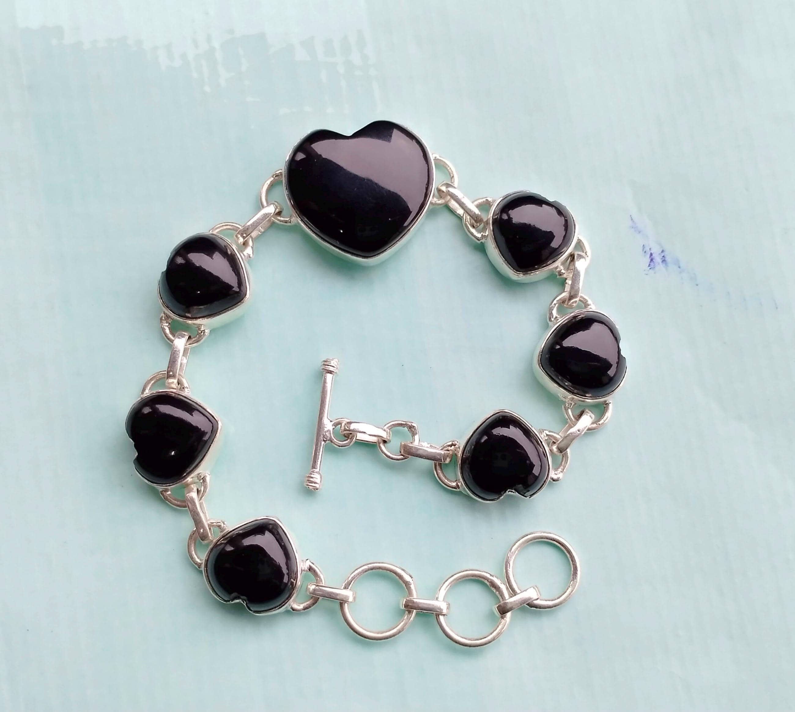 Bracciale elastico onice nero opaco corallo rosso e ematite, bracci