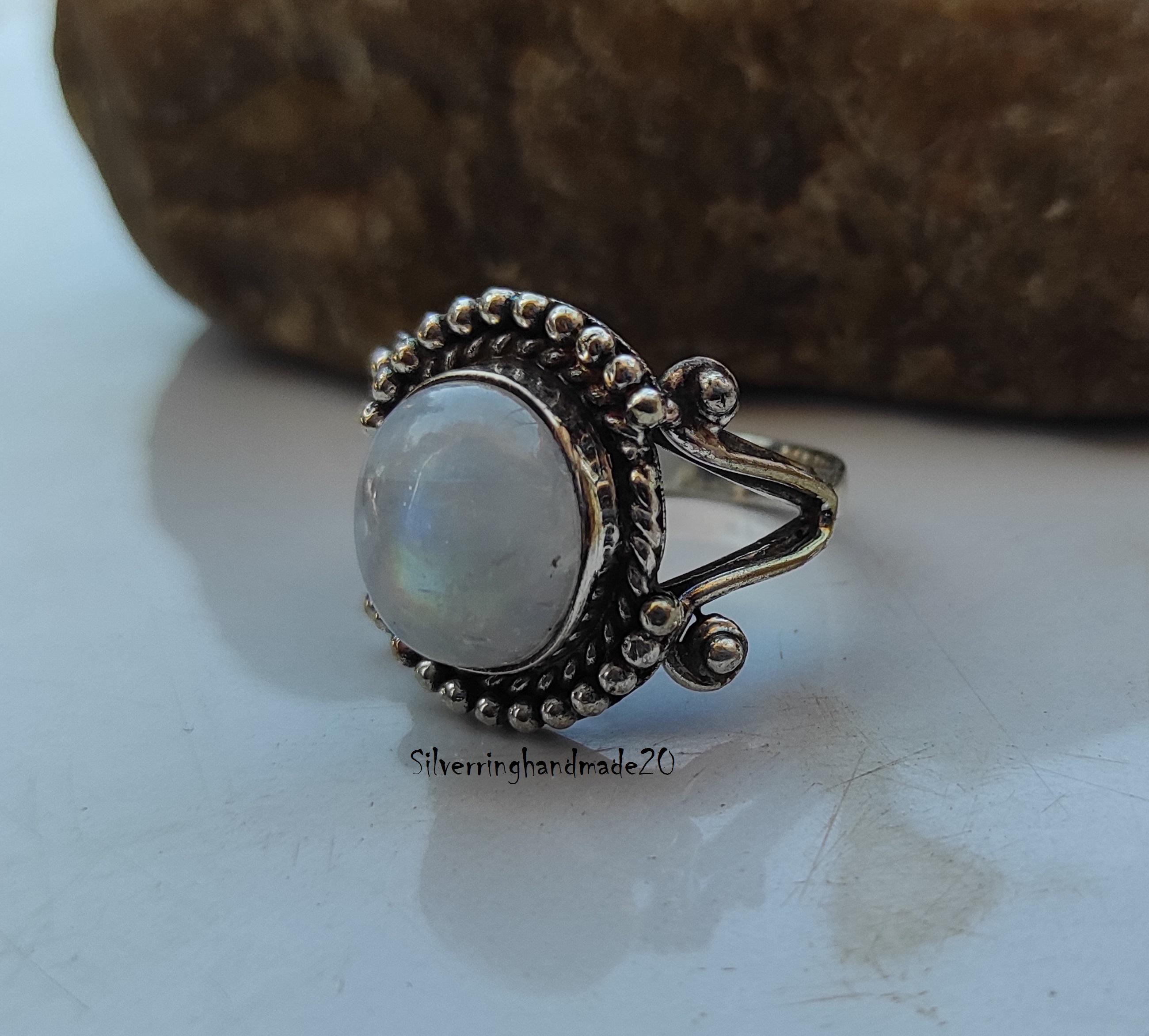 Anello in argento con Pietra di Luna Arcobaleno Anello in argento con Pietra di Luna Arcobaleno