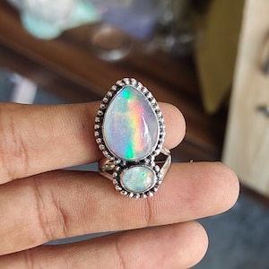Anillo de plata de ley 925 con ópalo Aurora natural: banda bohemia hecha a mano