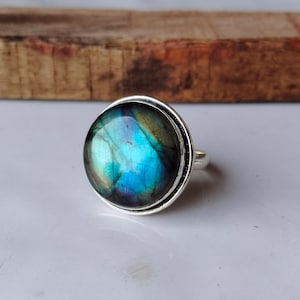 Blue Flash Labradorite Ring: 925 Sterling Silver Band
