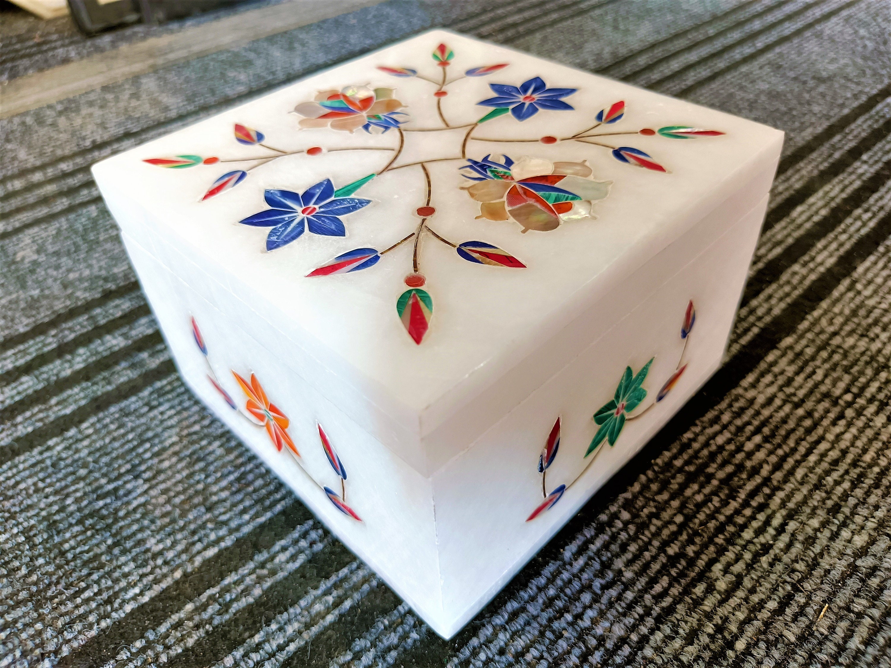 手作りの白い大理石の花柄象嵌細工の小物入れジュエリーボックス 