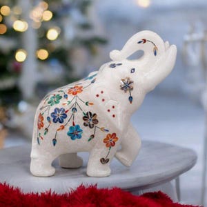 Elefante de mármol Pooja Creation, artesanía en mármol / Adorno de mesa / Incrustaciones de piedras preciosas / Estatua, multicolor, 8 x 6 pulgadas - 1 pieza
