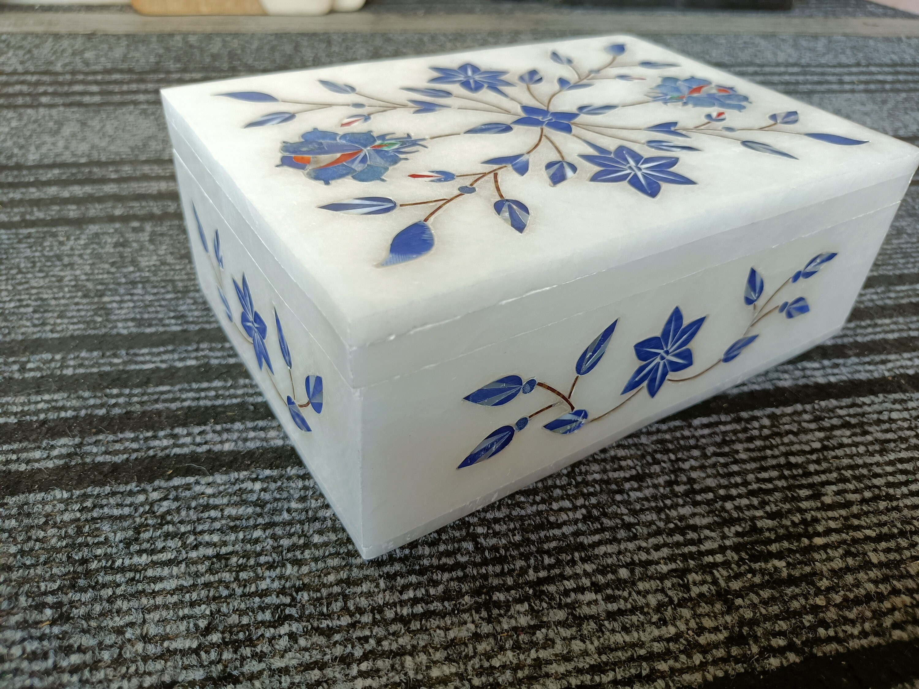 手作りの白い大理石の花柄象嵌細工の小物入れジュエリーボックス 