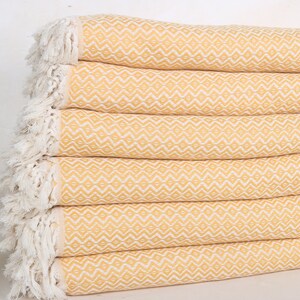 Couverture pour canapé, couvre-lit, cadeaux de mariage personnalisés, couverture en losanges, couverture en coton moutarde de 79 x 95 pouces, cadeau commémoratif