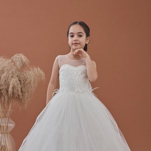 NEW! White girl dress,Girl ball gown,Ivory flower girl dress,Tutu girl dress,Flower girl dress train,Birthday dress ,Wedding day dress.....