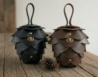 Pinecone Leather Belt Pouch, Medieval Renaissance Fairycore Dice Bag, LARP Waist Bag, Acorn Style