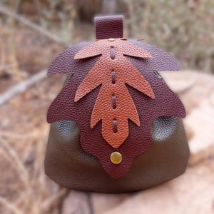 Handcrafted Medieval Leaf Leather Pouch  Renaissance Waist Bag for LARP, Festivals  Cosplay