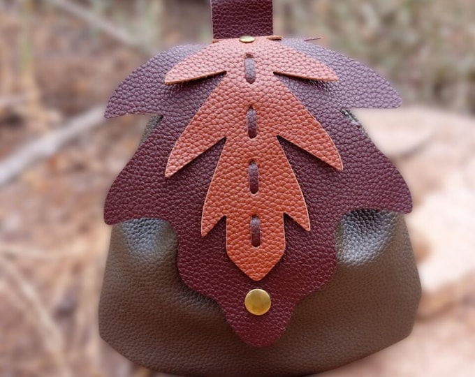 Handcrafted Medieval Leaf Leather Pouch  Renaissance Waist Bag for LARP, Festivals  Cosplay