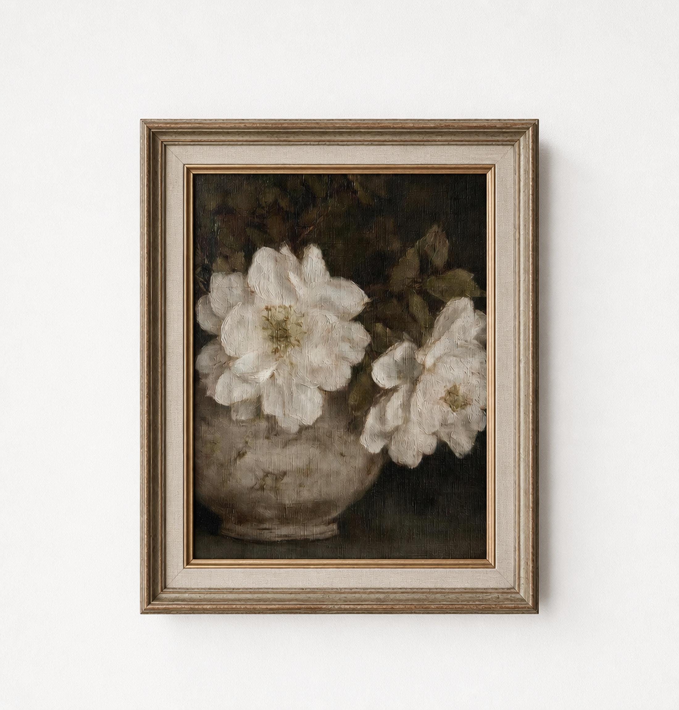 陶器の鉢に生けられた白い花の壁掛けアート、黄色い中心部を持つ油絵