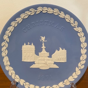Wedgwood Jasperware Christmas Plate “Piccadilly Circus” 1971