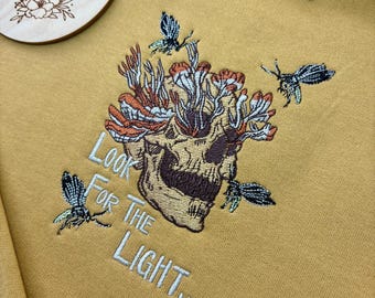 Halten Sie Ausschau nach dem Light Firefly's Embroidered Sweatshirt Hoodie