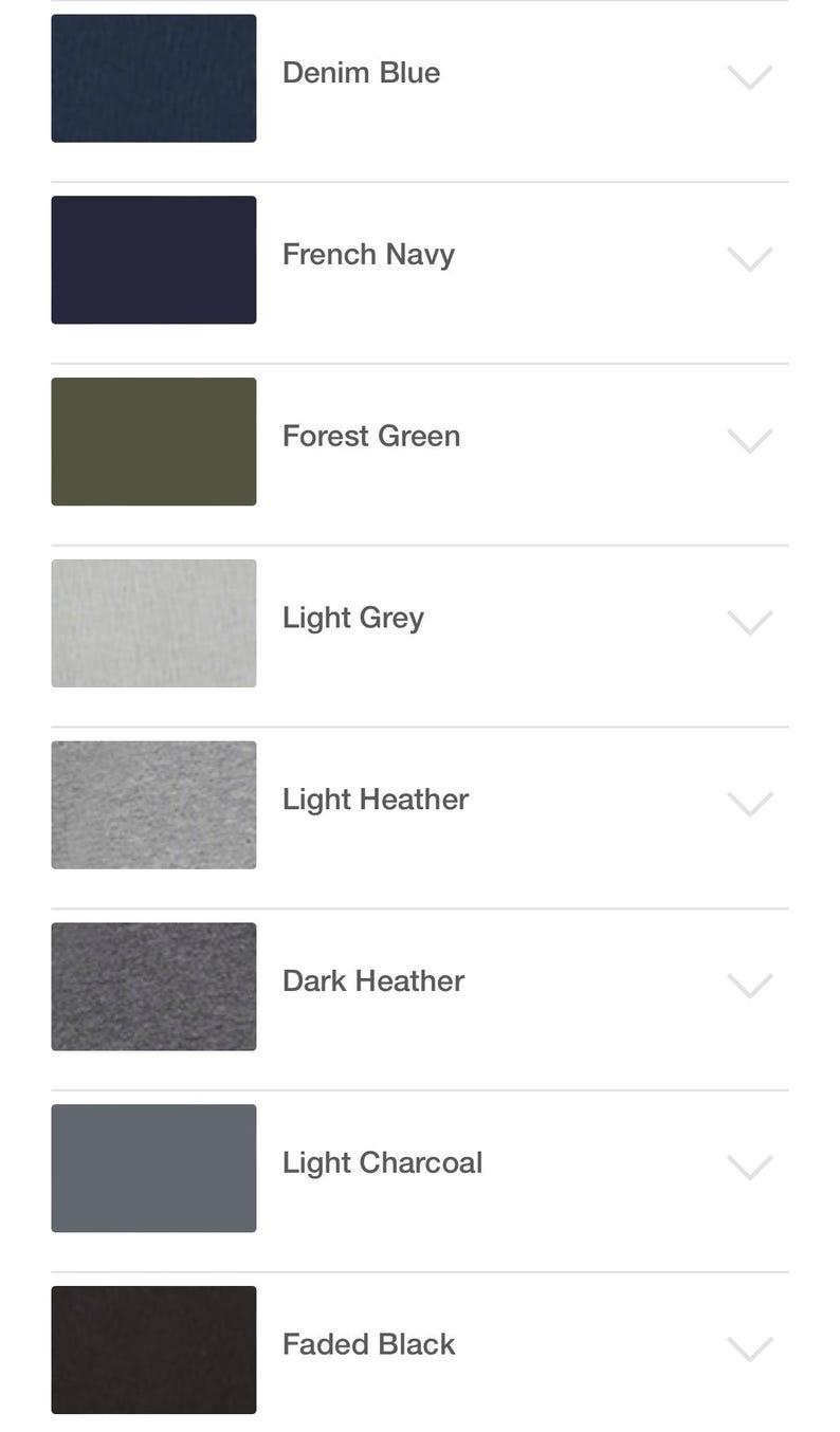 K&ouml;nnte beinhalten: Eine Farbpalette mit acht Stoffmustern. Die Farben umfassen Denimblau, Marineblau, Waldgr&uuml;n, Hellgrau, Hellgrau, Dunkelgrau, Hellgrau und Verblasstes Schwarz. Jedes Muster ist mit seinem jeweiligen Farbnamen beschriftet.