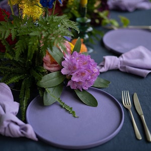 Large dinner plate Lavender image 1