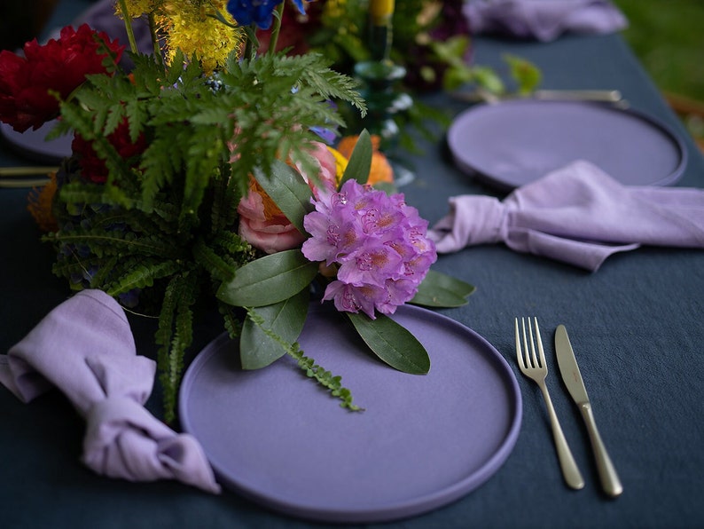 Large dinner plate Lavender image 1