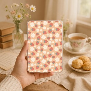 Strawberry Patch Kindle Insert, Printable Decor for Clear Case (Digital Download)