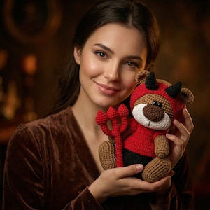 Wzór szydełkowy na diabelskie ubrania na Halloween dla zabawki 18 cm / samouczek PDF AMIGURUMI