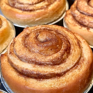 Soft & Fluffy Cinnamon Rolls | Homemade Cinnamon Buns | You Choose Topping | Jumbo Rolls | Sweet Bread Made Fresh! | Birthday, Holiday Gift