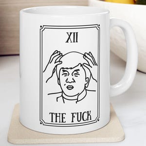 Caneca de cerâmica com carta de tarô The F*ck Funny, xícara de chá sarcástica, caneca de café engraçada, xícara sarcástica, tarô com palavrões, clã de garotas más, presente de meme de bruxa