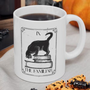 Caneca de cerâmica com carta de tarô de gato preto, xícara de café com tema de bruxa oculta, caneca de chá com tema de gato mágico, presente de Halloween, decoração de cozinha para amantes de gatos, xícara boho para gatos
