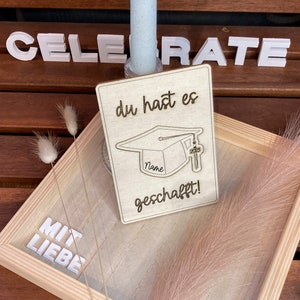 Karte zum Abschluss Absolventenkappe | aus Holz | Personalisierte Glückwünsche | Magnet als Andenken