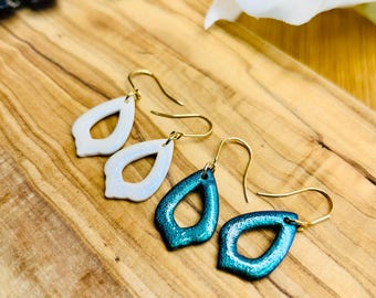 Open dewdrop Moroccan earrings